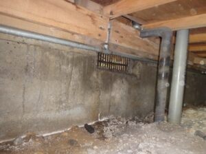 埼玉県鶴ヶ島市にある築43年の補強前の基礎